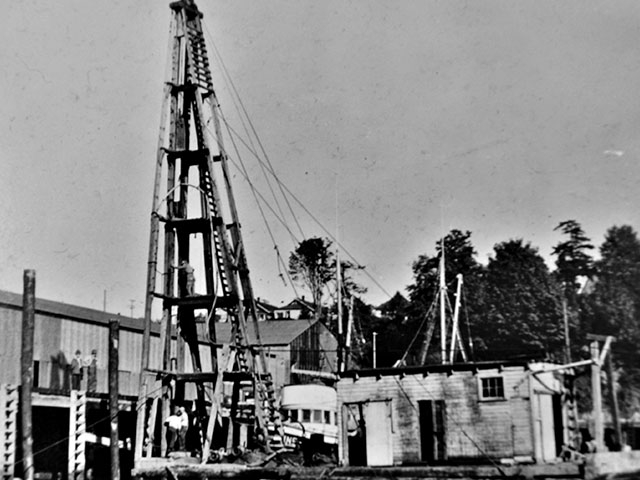 American Drilling Company docked at 14th Street, circa 1920. 
Photo courtesy of Port of Everett. 
