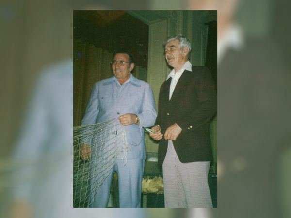 A net sewing contest found Vincent Barcott and Babe Johncich at the Everett Elk's Club. Net repairs were an off-season activity of the local fishermen.